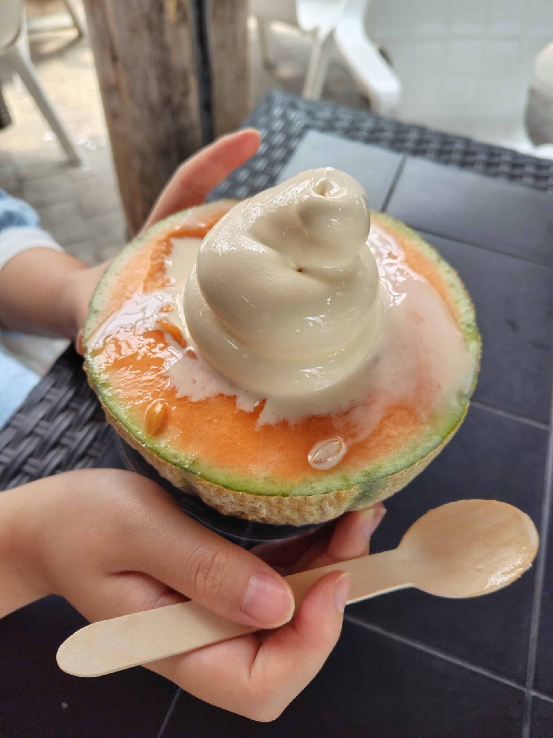 丸ごとメロンのソフトクリーム